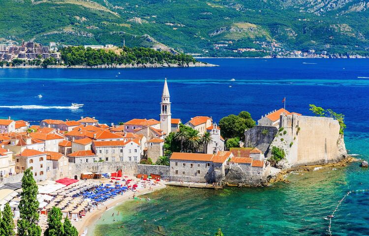 Cuma'dan Pazar'a Kaçamak: Budva Turu